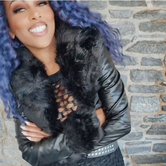 Xena Vegan: Faux Leather & Fur Collar Cropped Bolero - Picture 10 of 17